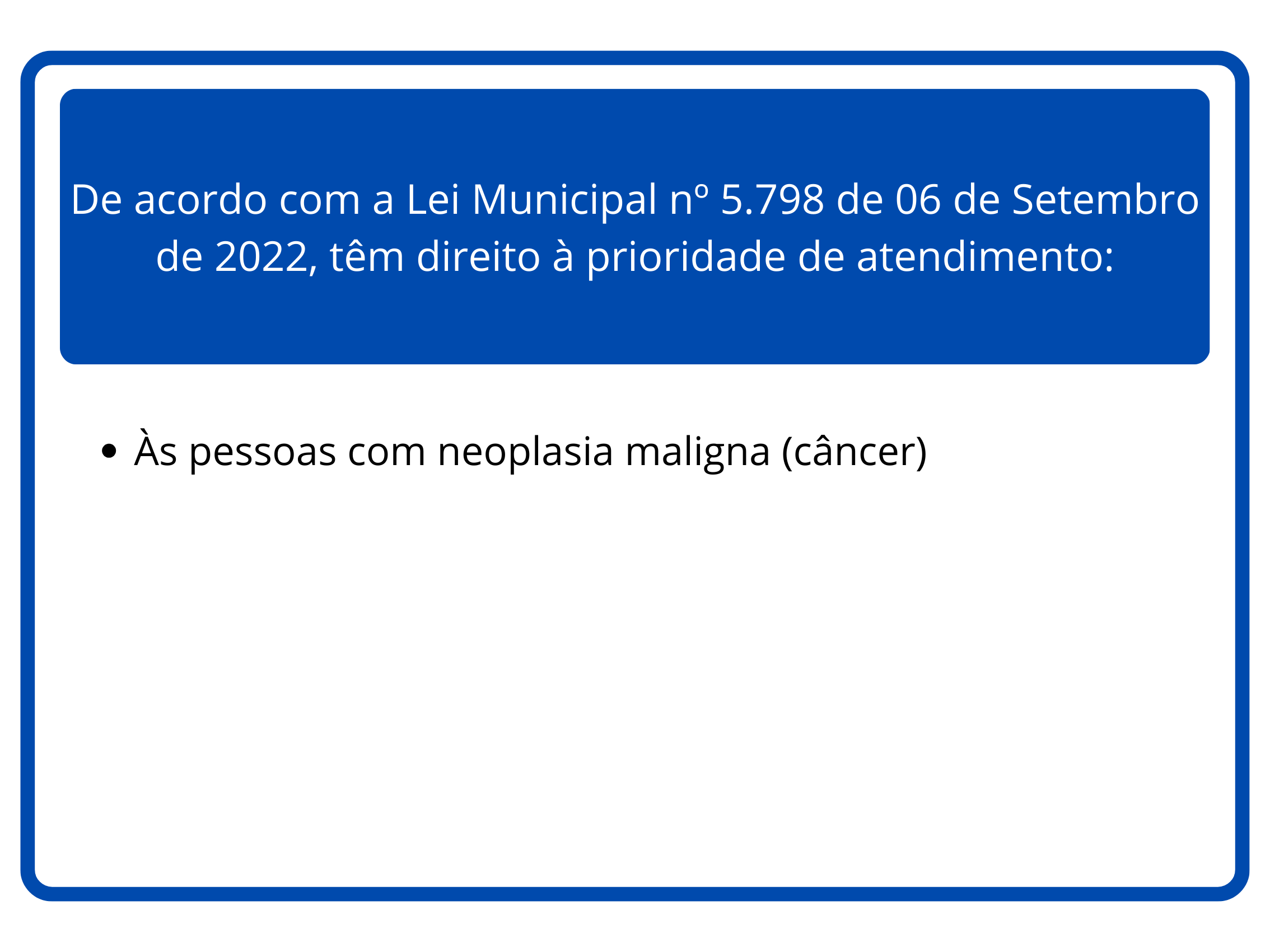 Placa de Atendimento Preferencial em Teresina, Piauí - Sinalização oficial com símbolos e texto indicando prioridade no atendimento conforme legislação
